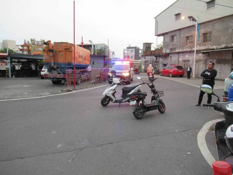 學生騎電動自行車容易發生交通事故。(屏東縣警局提供) 學生騎電動自行車容易發生交通事故。(屏東縣警局提供)