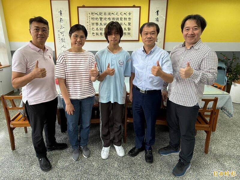 宜蘭唯一會考滿級分 國華國中楊子玄勤刷題不藏私 宜蘭唯一會考滿級分 國華國中楊子玄勤刷題不藏私