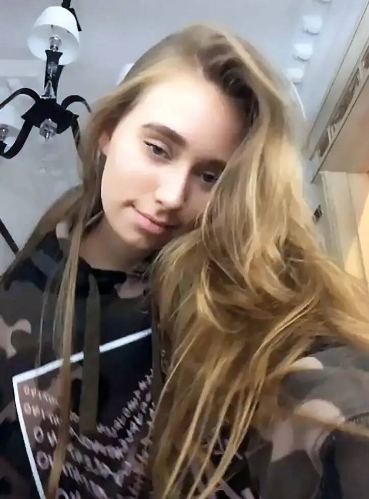 俄羅斯總統普廷的私生女羅佐娃,被踢爆在法國巴黎反戰畫廊工作。(圖擷自@MarioNawfal「X」帳號) 俄羅斯總統普廷的私生女羅佐娃,被踢爆在法國巴黎反戰畫廊工作。(圖擷自@MarioNawfal「X」帳號)