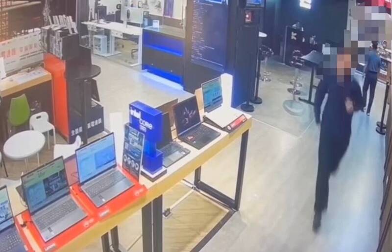 北市光華商場女廁出現「攝狼」 警方：已鎖定犯嫌