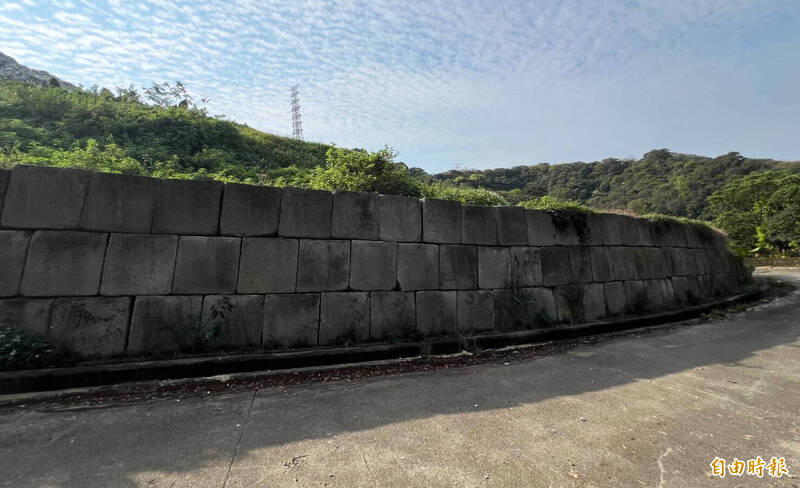 龍潭店子湖的露天垃圾掩埋場,(記者李容萍攝) 龍潭店子湖的露天垃圾掩埋場,(記者李容萍攝)