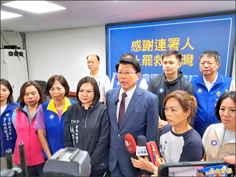 律師黃帝穎表示,台南地檢署偵辦造假連署,類似的結構可能會投射到全台各地,且南檢也提及有其他人另案偵辦,這部分是否涉及國民黨台南市黨部主委謝龍介或國民黨中央,這兩個層次的可能性都有。(記者蔡文居攝) 律師黃帝穎表示,台南地檢署偵辦造假連署,類似的結構可能會投射到全台各地,且南檢也提及有其他人另案偵辦,這部分是否涉及國民黨台南市黨部主委謝龍介或國民黨中央,這兩個層次的可能性都有。(記者蔡文居攝)