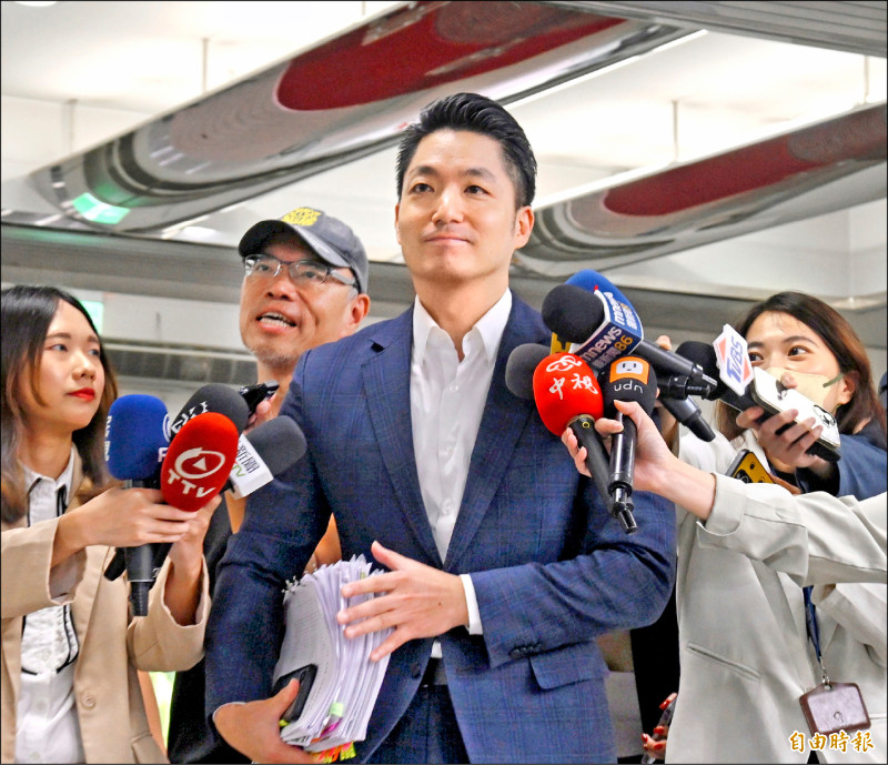 台北市長蔣萬安昨受訪表示，議會總質詢結束後啟動護藍委。（記者方賓照攝）