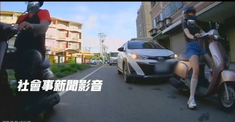 大甲警方將針對汽車駕駛開罰。(擷取自社會事新聞影音) 大甲警方將針對汽車駕駛開罰。(擷取自社會事新聞影音)