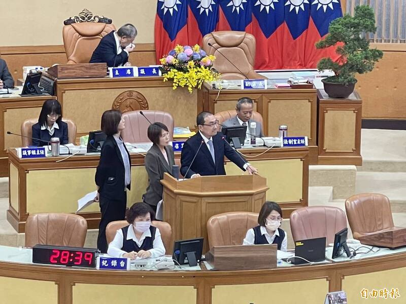 新北市長侯友宜表示,歌曲從頭到尾都有合法授權,且都呈現台灣多元文化,但他是主辦單位,任何決定、有不同聲音,「都由侯友宜負責」。 (記者羅國嘉攝) 新北市長侯友宜表示,歌曲從頭到尾都有合法授權,且都呈現台灣多元文化,但他是主辦單位,任何決定、有不同聲音,「都由侯友宜負責」。 (記者羅國嘉攝)