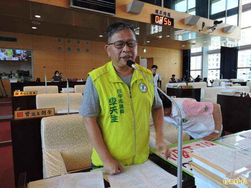 李天生要求市府支持中央對一般補助款的追加預算,就可補助市府提高生育津貼。(記者蘇金鳳攝) 李天生要求市府支持中央對一般補助款的追加預算,就可補助市府提高生育津貼。(記者蘇金鳳攝)
