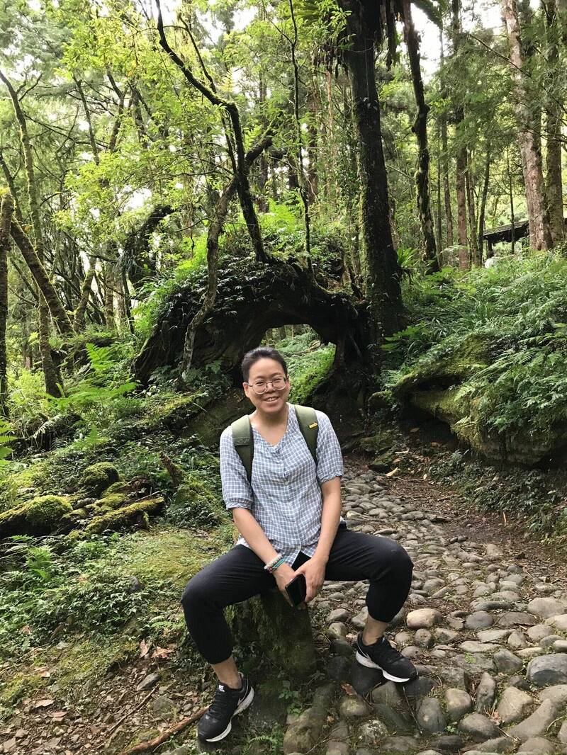 暨大資工系教授陳依蓉因病去世,家人特別捐贈成立獎學金,盼以另一種形式,讓她能繼續守護學生勇敢追求科技夢。(暨大提供) 暨大資工系教授陳依蓉因病去世,家人特別捐贈成立獎學金,盼以另一種形式,讓她能繼續守護學生勇敢追求科技夢。(暨大提供)
