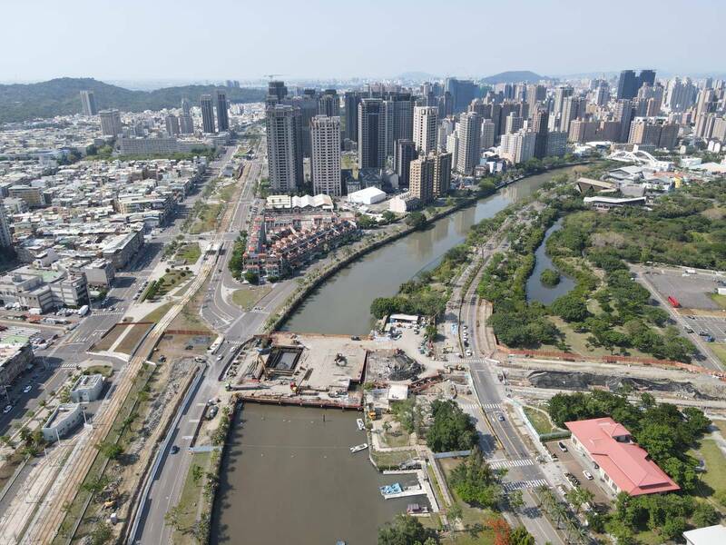新九如橋連通鼓山、內惟與三民中都地區,正加緊趕工。(圖由高市府提供) 新九如橋連通鼓山、內惟與三民中都地區,正加緊趕工。(圖由高市府提供)