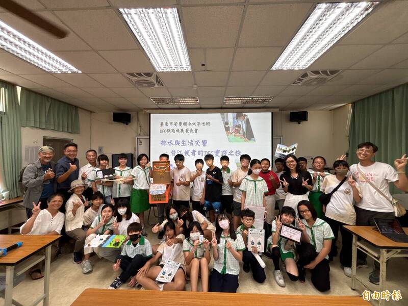 台南安慶小學生發表海尾排水線專題研究,宛如另類畢業考。(記者王姝琇攝) 台南安慶小學生發表海尾排水線專題研究,宛如另類畢業考。(記者王姝琇攝)