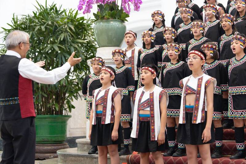 「台灣原聲童聲合唱團」到總統府快閃演出。(總統府提供) 「台灣原聲童聲合唱團」到總統府快閃演出。(總統府提供)