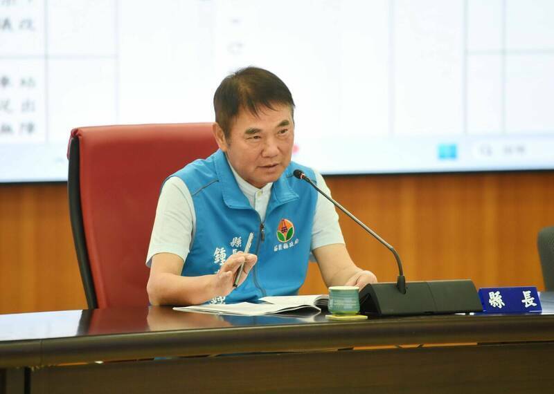 後龍國中徵收私有地及操場興建案,苗栗縣長鍾東錦在縣務會議中怒批教育部很混。(苗栗縣政府提供) 後龍國中徵收私有地及操場興建案,苗栗縣長鍾東錦在縣務會議中怒批教育部很混。(苗栗縣政府提供)