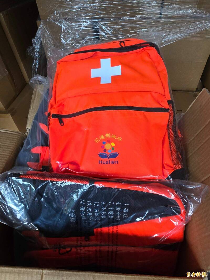 花蓮縣政府將在19日發送防災避難包,但因中選會20日要開委員會審定罷免二階送件結果,引起議員懷疑「真是巧合」?!(記者花孟璟攝) 花蓮縣政府將在19日發送防災避難包,但因中選會20日要開委員會審定罷免二階送件結果,引起議員懷疑「真是巧合」?!(記者花孟璟攝)