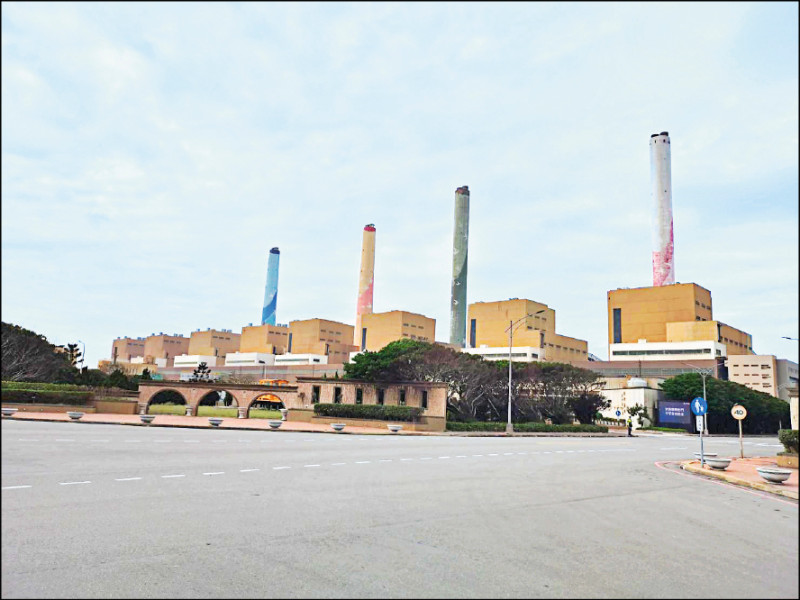 中火一號燃氣機組原訂六月九日試俥,結果公文在市府未審核。
(市府提供) 中火一號燃氣機組原訂六月九日試俥,結果公文在市府未審核。
(市府提供)