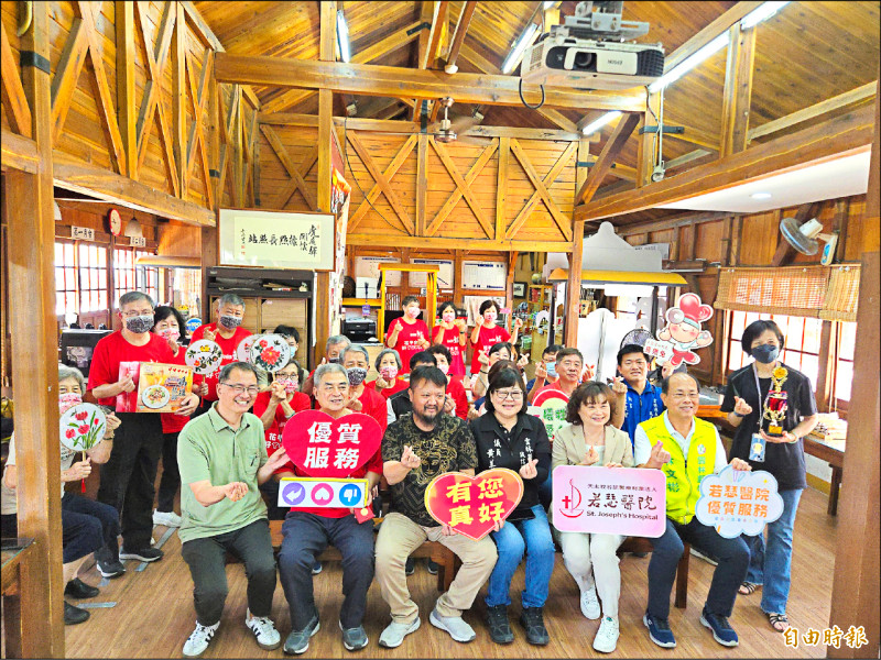 虎尾驛起響愛公益園遊會本週六在安慶國小舉行,盈餘捐贈雲林家扶及若瑟基金會,歡迎民眾踴躍參加。(記者黃淑莉攝) 虎尾驛起響愛公益園遊會本週六在安慶國小舉行,盈餘捐贈雲林家扶及若瑟基金會,歡迎民眾踴躍參加。(記者黃淑莉攝)