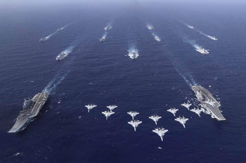 中國2艘航空母艦首度同時在西太平洋活動,日本防衛省嚴陣以待。示意圖,非本次動態。(美聯社) 中國2艘航空母艦首度同時在西太平洋活動,日本防衛省嚴陣以待。示意圖,非本次動態。(美聯社)