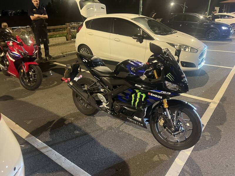 廖姓男子的機車一度被砸。(警方提供) 廖姓男子的機車一度被砸。(警方提供)