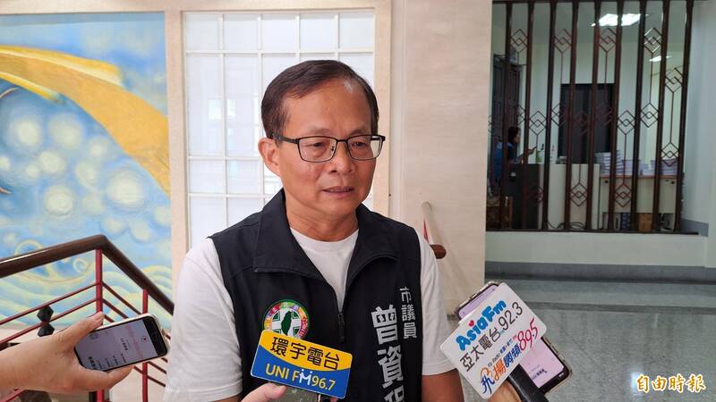 新竹市議會民進黨議員曾資程稱高虹安竹市愛心敬老卡提高點數跳票，且未開放行動不便者及臥床者代領，籲市府能提高點數到1200點。市府表示已研擬提高到800點。（記者洪美秀攝）