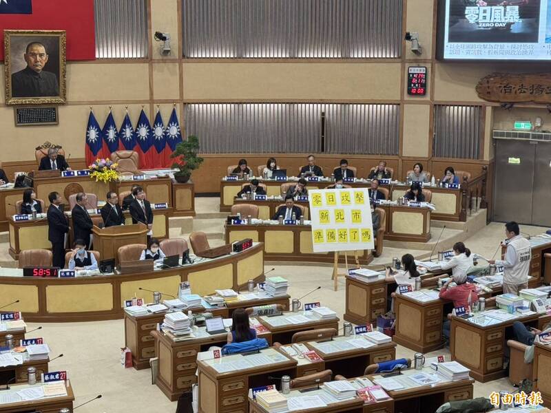 新北市長侯友宜表示,「國安議題超越一切,沒有安全就沒有一切」,市府已盤點108處重要基礎設施,有9處是國防部特別指定,已設有港警、保警與替代役等協防警力,進行多層次防護。 (記者羅國嘉攝) 新北市長侯友宜表示,「國安議題超越一切,沒有安全就沒有一切」,市府已盤點108處重要基礎設施,有9處是國防部特別指定,已設有港警、保警與替代役等協防警力,進行多層次防護。 (記者羅國嘉攝)