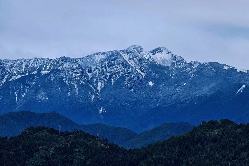 單日往返雪山主峰人數多,雪管處建議這時間未到三六九應下山。(雪霸處提供) 單日往返雪山主峰人數多,雪管處建議這時間未到三六九應下山。(雪霸處提供)