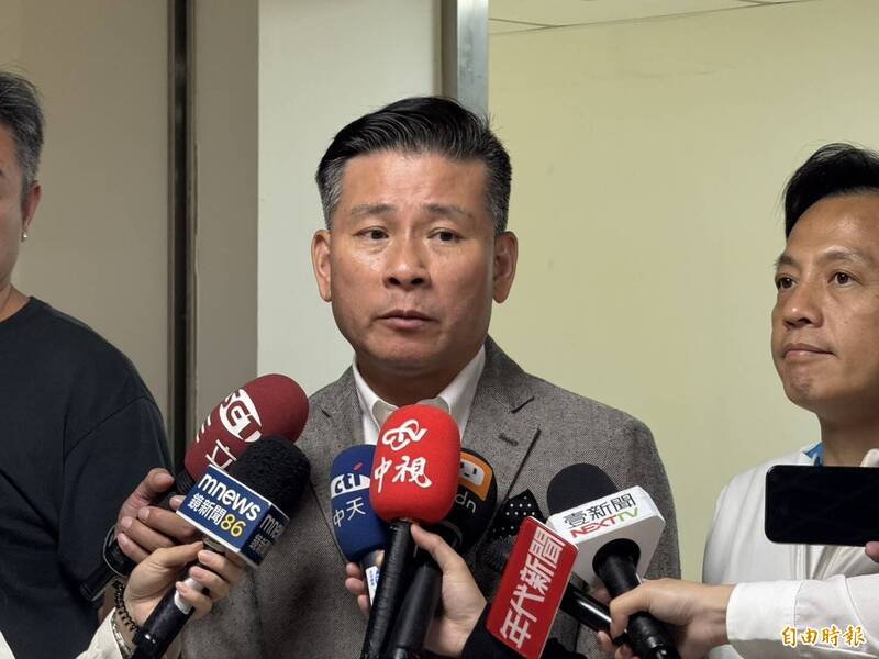 戴錫欽預告,第三階段投票日前一晚會有選前之夜造勢,6、7月也會找一天週末日辦大型造勢。(記者甘孟霖攝) 戴錫欽預告,第三階段投票日前一晚會有選前之夜造勢,6、7月也會找一天週末日辦大型造勢。(記者甘孟霖攝)