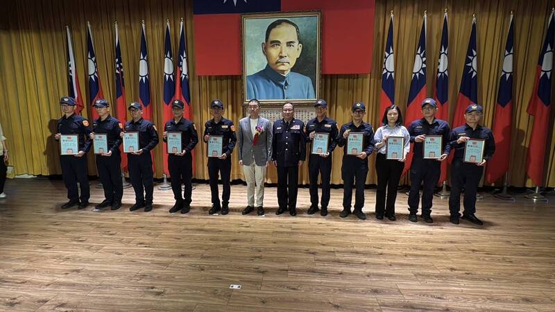 基隆市長謝國樑今出席警察節慶祝大會,表示目前積極幫警察同仁爭取加給。(記者吳昇儒翻攝) 基隆市長謝國樑今出席警察節慶祝大會,表示目前積極幫警察同仁爭取加給。(記者吳昇儒翻攝)