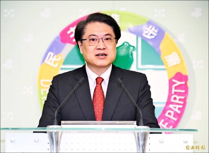 民進黨秘書長林右昌今天在中常會黨務報告指出,民進黨青年部將發起「夏日破浪行動」,號召對民主政治有熱忱的青年朋友加入成為行動夥伴。(資料照) 民進黨秘書長林右昌今天在中常會黨務報告指出,民進黨青年部將發起「夏日破浪行動」,號召對民主政治有熱忱的青年朋友加入成為行動夥伴。(資料照)