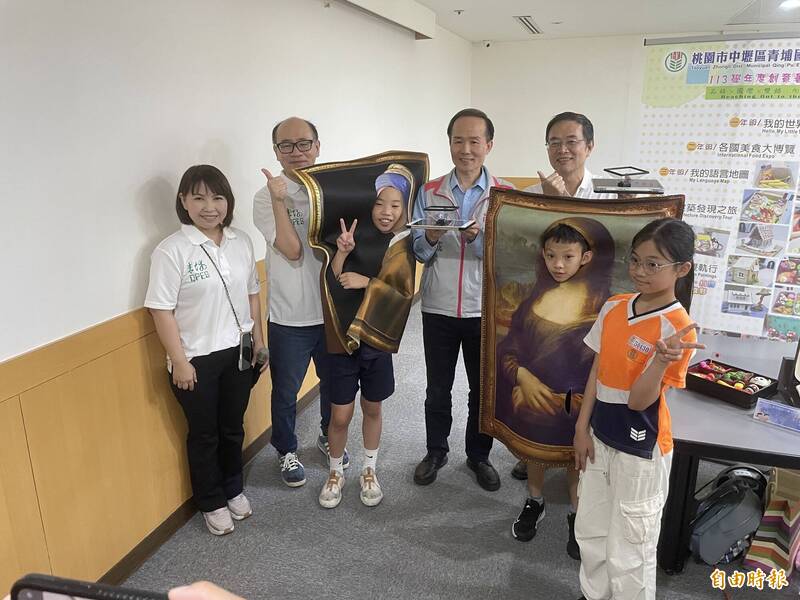 桃園市今年國中小暑假作業,將人文、科技、雙語融入暑假作業,讓學生暑假多元、有趣。(記者謝武雄攝) 桃園市今年國中小暑假作業,將人文、科技、雙語融入暑假作業,讓學生暑假多元、有趣。(記者謝武雄攝)