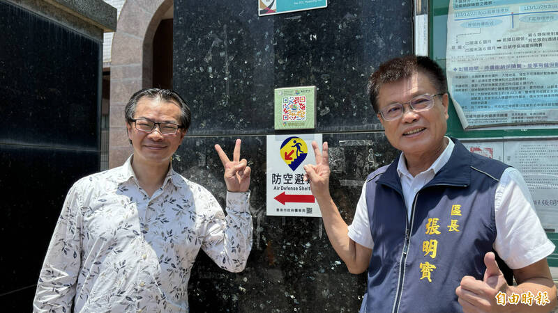 學甲彩碼瓷牌張貼在店家和景點前。(記者楊金城攝) 學甲彩碼瓷牌張貼在店家和景點前。(記者楊金城攝)