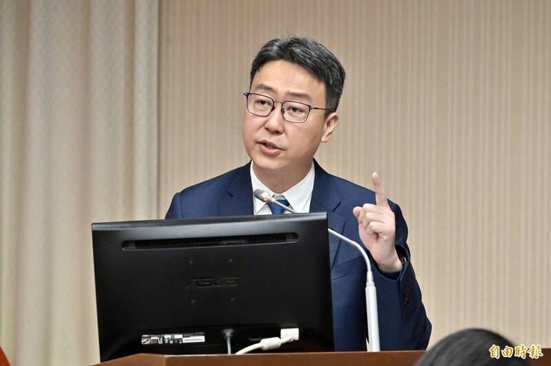 交通部長陳世凱今下午預計舉行記者會說明人事案,公布高鐵、台鐵董事長和新觀光署長人選。(資料照) 交通部長陳世凱今下午預計舉行記者會說明人事案,公布高鐵、台鐵董事長和新觀光署長人選。(資料照)