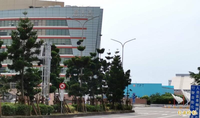 關務署基隆關八里分關楊姓等10名課員及辦事員，涉護航報關業者，士林地檢署今偵結起訴10名海關員工、11名報關業者及員工。（資料照）