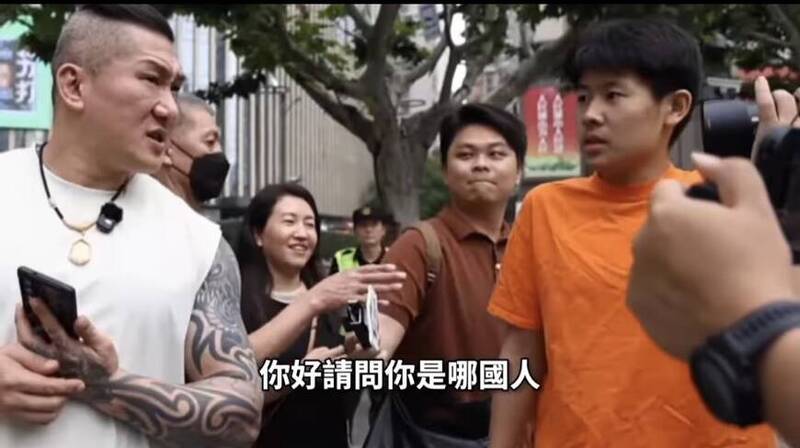 他問哪國人被架走！館長避答卻點名這媒體 釣出小編爆笑回覆