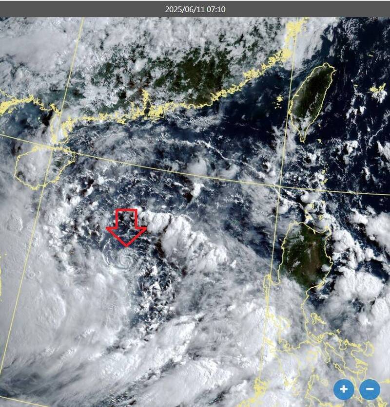 衛星雲圖顯示蝴蝶颱風高低層分離,鄭明典指出颱風未來強度發展有限。(圖擷自鄭明典臉書) 衛星雲圖顯示蝴蝶颱風高低層分離,鄭明典指出颱風未來強度發展有限。(圖擷自鄭明典臉書)