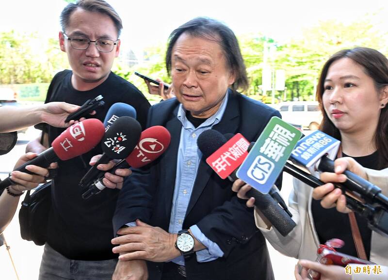 民進黨立委王世堅11日出席中常會受訪。(記者張嘉明攝) 民進黨立委王世堅11日出席中常會受訪。(記者張嘉明攝)