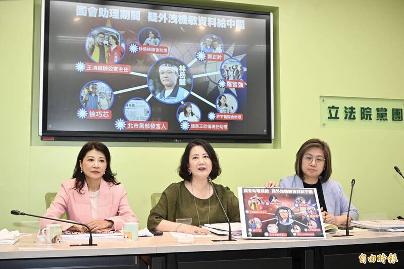 民進黨立法院黨團11日召開輿情回應記者會,左起:黨團副幹事長林楚茵、幹事長吳思瑤、書記長陳培瑜。(記者羅沛德攝) 民進黨立法院黨團11日召開輿情回應記者會,左起:黨團副幹事長林楚茵、幹事長吳思瑤、書記長陳培瑜。(記者羅沛德攝)