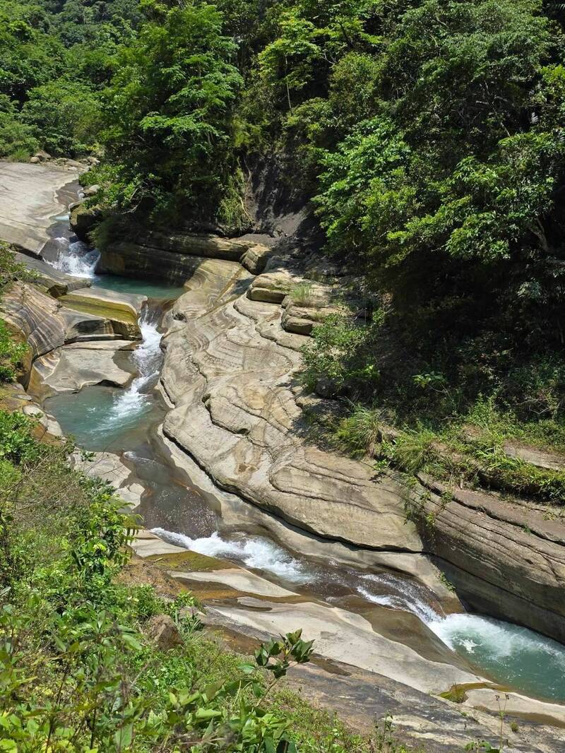 古坑草嶺萬年峽谷鬼斧神工自然景觀，令遊客讚嘆。（民眾提供）