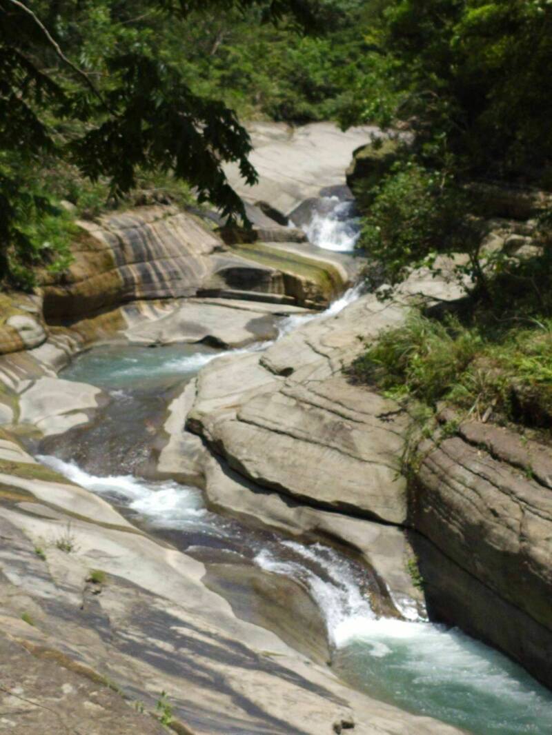 古坑草嶺萬年峽谷鬼斧神工自然景觀，令遊客讚嘆。（民眾提供）