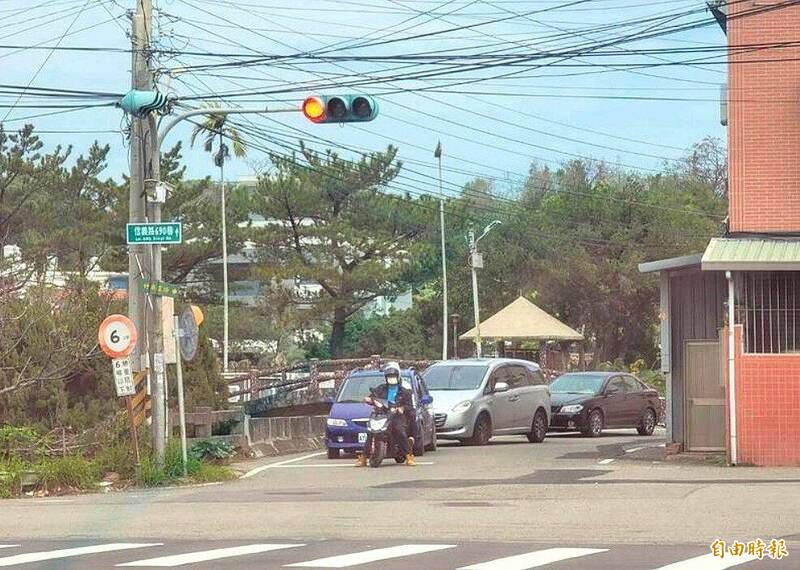 頭份市信義路690巷,是頭份市區通往竹南科學園區的捷徑,但道路現況最窄僅3公尺,將拓寬為12公尺道路。(資料照) 頭份市信義路690巷,是頭份市區通往竹南科學園區的捷徑,但道路現況最窄僅3公尺,將拓寬為12公尺道路。(資料照)