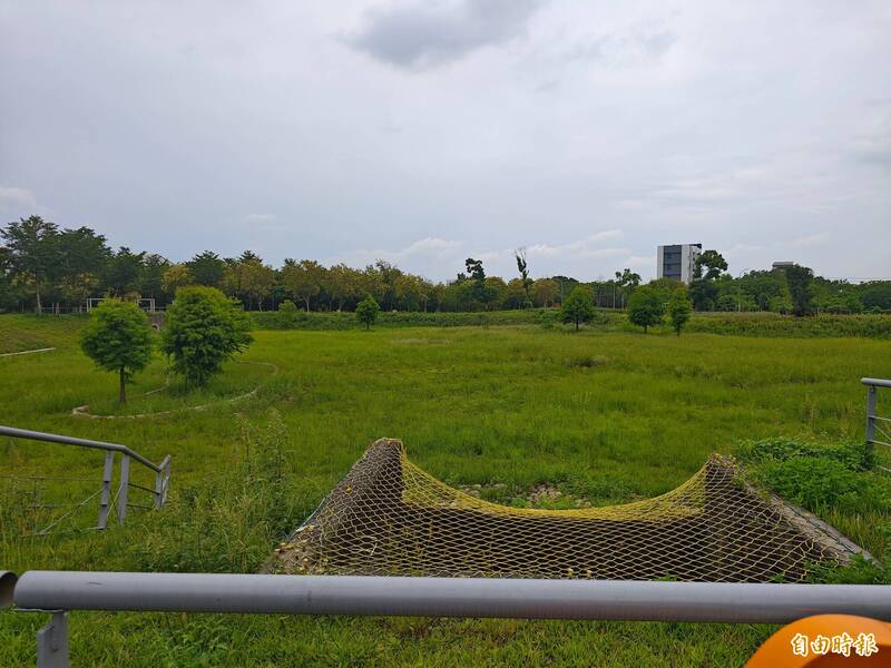 田中「熊趣米」公園旁還有滯洪池,媲美員林「圓林園」的草地空間。(記者陳冠備攝) 田中「熊趣米」公園旁還有滯洪池,媲美員林「圓林園」的草地空間。(記者陳冠備攝)