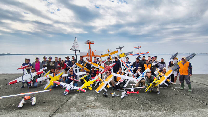 屏東無人機協會籌備史上首度無人機在民航機場大會師。(屏東無人機協會提供) 屏東無人機協會籌備史上首度無人機在民航機場大會師。(屏東無人機協會提供)