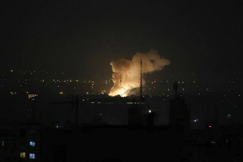 以色列空軍於當地時間12日對伊朗首都德黑蘭發動空襲。(美聯社) 以色列空軍於當地時間12日對伊朗首都德黑蘭發動空襲。(美聯社)