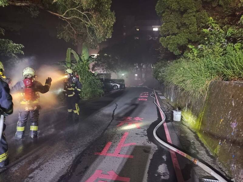 为恭医院暗夜起火,一度疏散274名病人、15名工作人员。(民众提供) 为恭医院暗夜起火,一度疏散274名病人、15名工作人员。(民众提供)