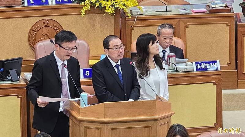 新北市議會今日進行市政總質詢，侯友宜針對議員質詢提出相關回應。（記者黃子暘攝）