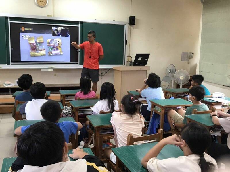 佳里國小入班宣導新興毒品介紹。(台南市政府提供) 佳里國小入班宣導新興毒品介紹。(台南市政府提供)