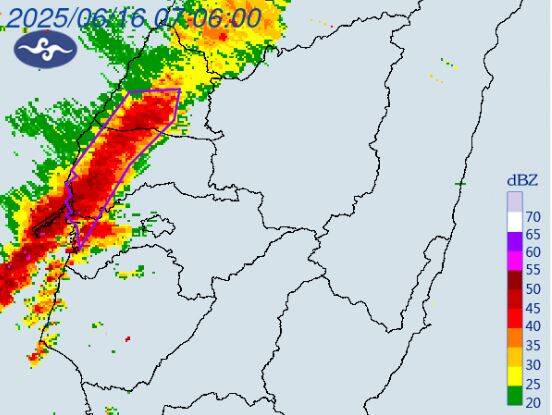 氣象署針對彰化縣、雲林縣及嘉義縣發布「大雷雨即時訊息」。(圖擷取自中央氣象署) 氣象署針對彰化縣、雲林縣及嘉義縣發布「大雷雨即時訊息」。(圖擷取自中央氣象署)