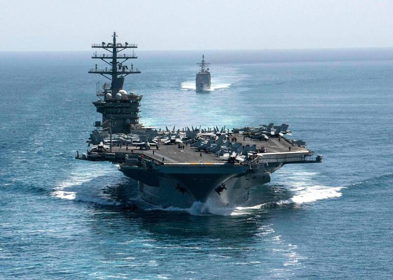 原先要前往中東接替「卡爾文森號」打擊群的「尼米茲號」打擊群，目前正加快速度趕赴中東。圖為尼米茲號。（法新社）