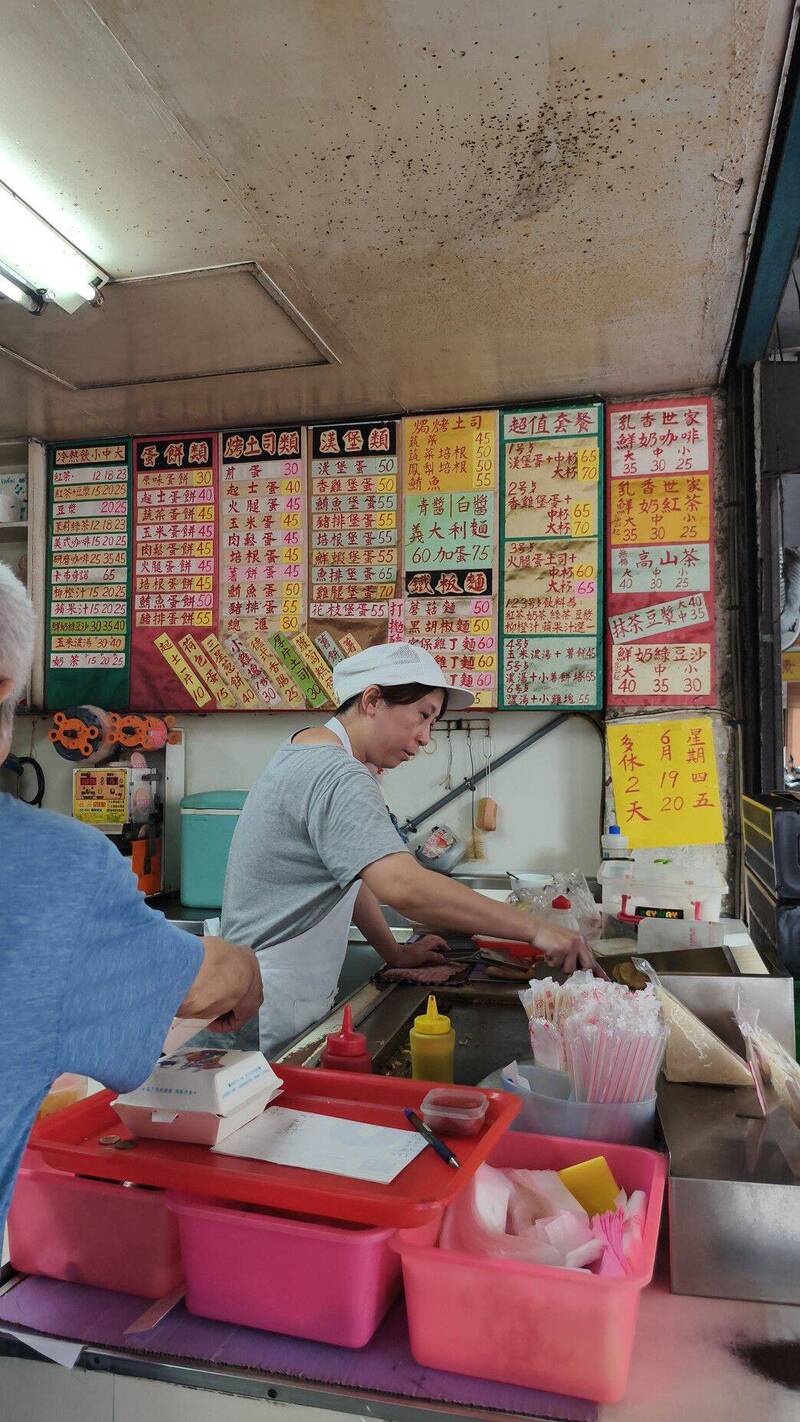 他見早餐店菜單全用毛筆書寫網讚：老闆被耽誤的書法家- 生活- 自由時報電子報