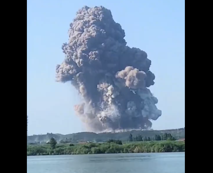 中國湖南省爆竹工廠大爆炸，造成9人死亡、26人受傷。（圖擷自微博）