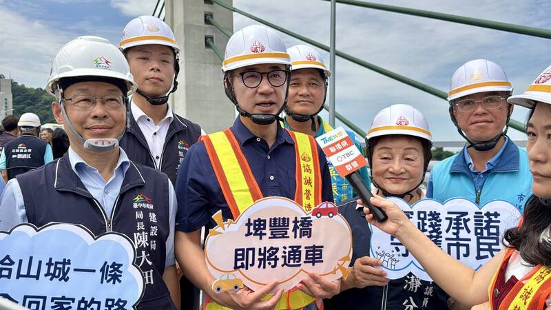 立法院副院長江啟臣會勘施工中的埤豐橋。(江啟臣提供) 立法院副院長江啟臣會勘施工中的埤豐橋。(江啟臣提供)