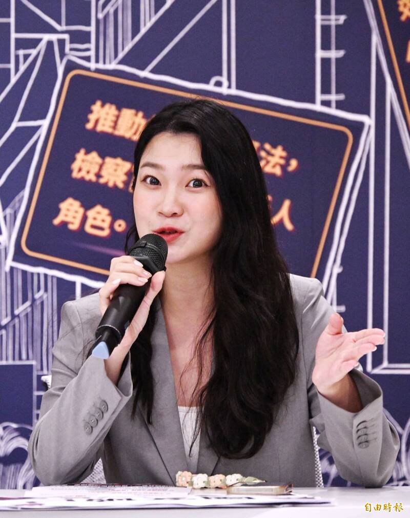 阿美:經濟犯傅崐萁昔坑殺散戶、今親共、亂刪預算、癱瘓國家 阿美:經濟犯傅崐萁昔坑殺散戶、今親共、亂刪預算、癱瘓國家
