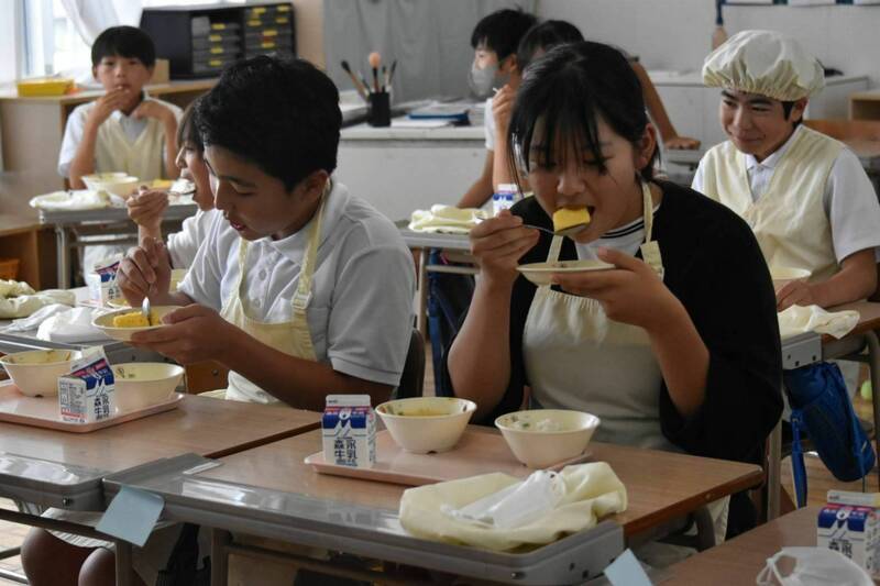 台南鳳梨征服日本宇土市學童味蕾 登上NHK